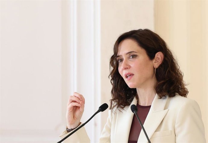 La presidenta de la Comunidad de Madrid, Isabel Díaz Ayuso, ofrece declaraciones a los medios tras firmar un protocolo general de actuación para la promoción de proyectos en el Colmenar Viejo, en la Real Casa de Correos