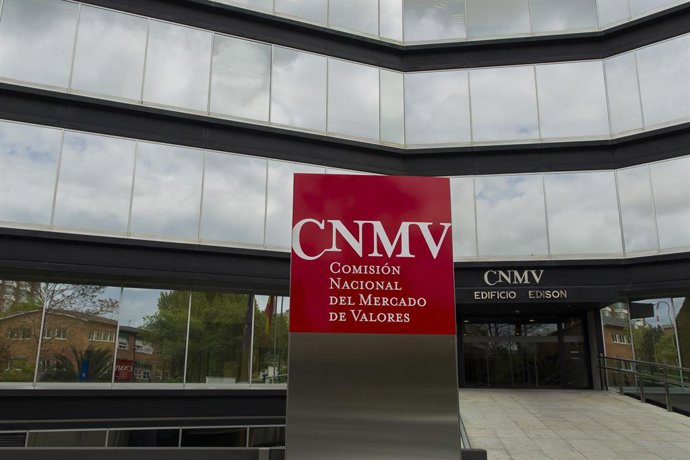 Archivo - Fachada de la Comisión Nacional del Mercado de Valores (CNMV).