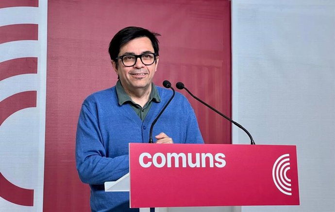 El portavoz de los Comuns y secretario primero de la Mesa del Congreso, Gerardo Pisarello, en una rueda de prensa