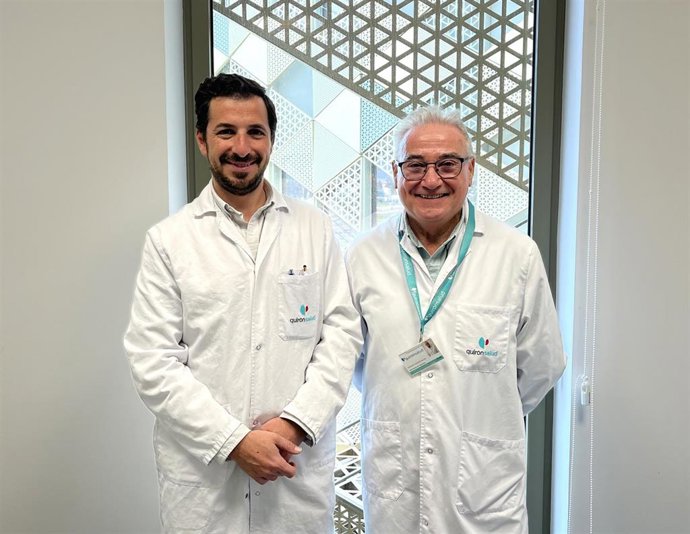 El jefe de servicio de Urgencias del Hospital Quirónsalud Córdoba, el doctor Francisco Sánchez, y el especialista del servicio de Medicina Interna del centro, el doctor José Luis Jiménez.