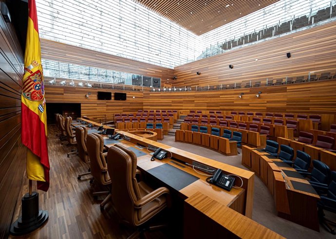 Archivo - Mesa de las Cortes de Castilla y León. Parlamento de Castilla y León. Hemiciclo Castilla y León.