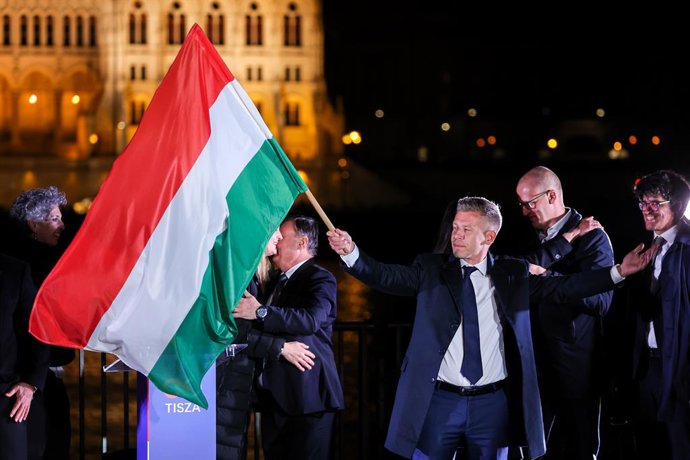 Péter Magyar, líder do partido húngaro Tisza, vencedor das eleições.