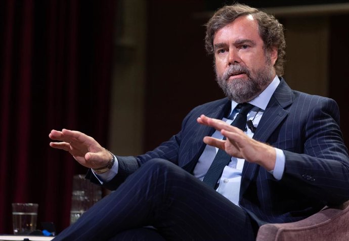 El presidente de Atenea y exportavoz parlamentario de Vox, Iván Espinosa de los Monteros, durante los Desayunos del Ateneo, a 13 de abril de 2026, en Madrid (España).