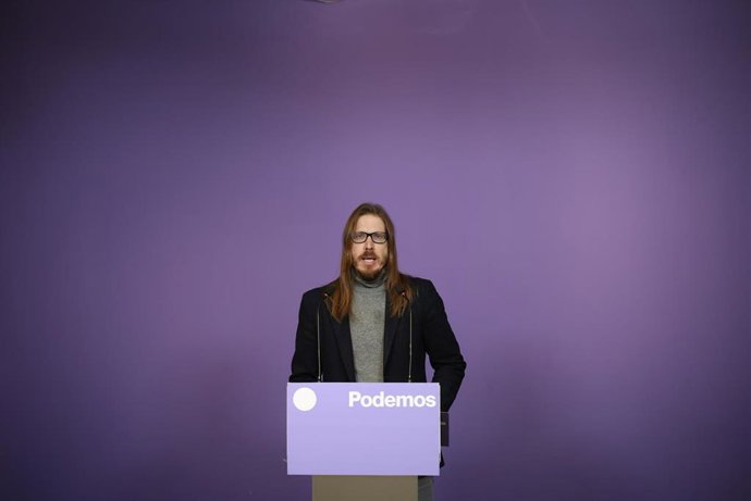 Archivo - El secretario de organización y portavoz de Podemos, Pablo Fernández, ofrece una rueda de prensa en la sede de Podemos, a 9 de febrero de 2026, en Madrid (España). Podemos ha vuelto a experimentar un nuevo varapalo electoral al convertirse en fu