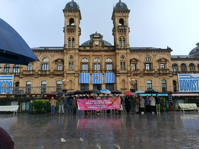 Concentración municipal contra la última agresión e intento de agresión sexuales en la ciudad.