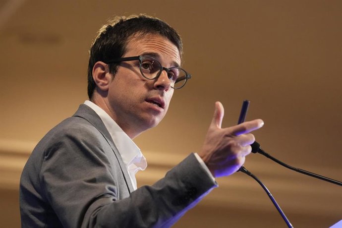 El líder de EH Bildu en el Parlamento Vasco, Pello Otxandiano, durante un desayuno informativo organizado por Fórum Europa, en el Hotel Ercilla, a 13 de abril de 2026, en Bilbao, Bizkaia