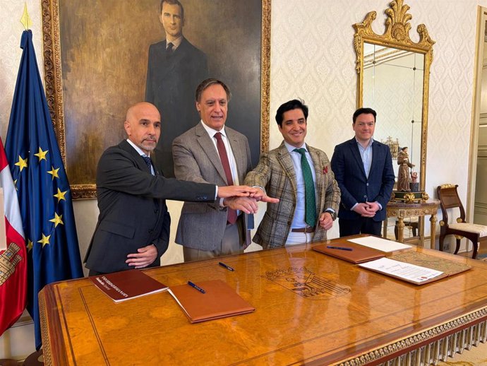 Óscar González, Carlos García Carbayo, Emilio Corchado Y Pedro Martínez En El Ayuntamiento De Salamanca.