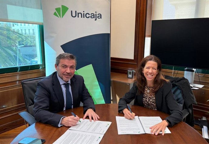 Unicaja y la Asociación Profesional de Técnicos Tributarios y Asesores Fiscales de Andalucía (APTTA), que agrupa a cerca de 400 profesionales en la comunidad andaluza, suscriben un nuevo convenio de colaboración financiera.