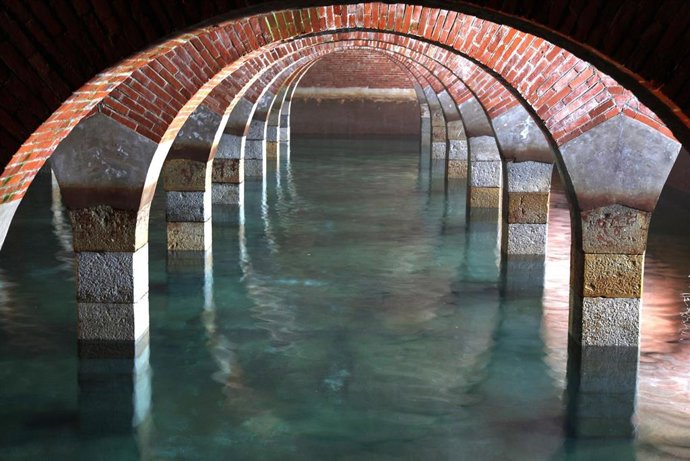 Archivo - Un depósito de agua en Santander