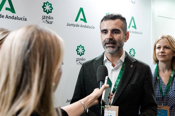 El consejero de Agricultura, Ramón Fernández-Pacheco, en la inauguración de la trigésima novena edición del Salón Gourmets celebrada en Ifema, en Madrid.