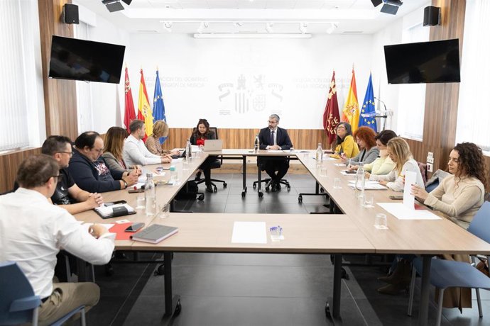 El delegado del Gobierno en la Región de Murcia, Francisco Lucas, preside la reunión de la Comisión Regional de Seguimiento del Programa de Fomento de Empleo Agrario