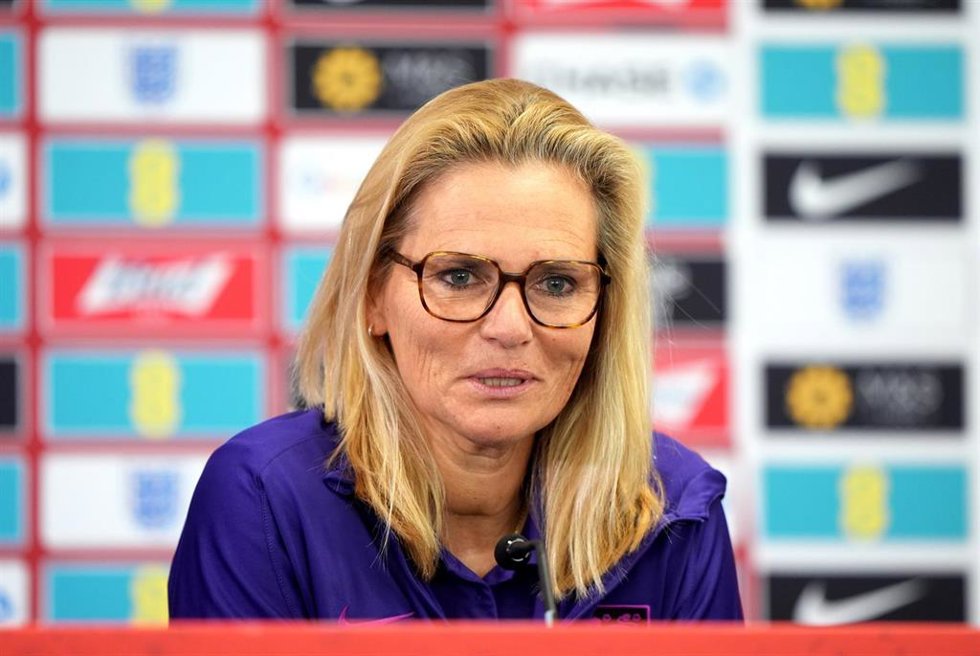 Sarina Wiegman, seleccionadora femenina de fútbol de Inglaterra, en rueda de prensa