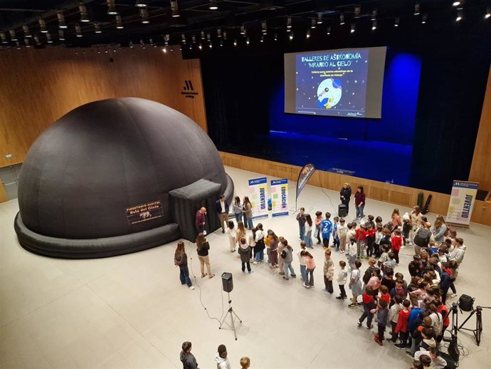 Talleres del planetario ‘Mirando al cielo’ de la Diputación de Málaga
