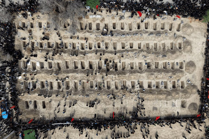 Archivo - Funeral por las más de 160 estudiantes muertas en un ataque contra una escuela en Minab en el marco de la ofensiva de Estados Unidos e Israel contra Irán (archivo)