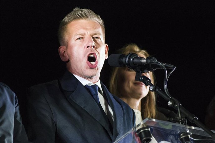 13 April 2026, Hungary, Budapest: Peter Magyar gives a speech to a crowd of supporters during the TISZA party's election night event in Budapest. The election night for  Magyar's TISZA party in Budapest saw thousands of citizens gathering to celebrate a d