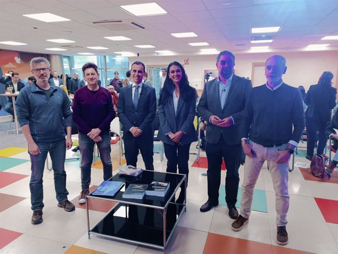 Pablo Coca, Director General De CTIC Y Susana De Prado Hernández, Directora De La Oficina Para La España Digital 2030 E Internacionalización, Participan, Entre Otros, En Un Desayuno Informativo Organizado Por CTIC En Gijón.
