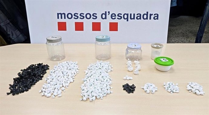 Envoltorios de cocaína localizados en el vehículo del detenido en Reus (Tarragona)