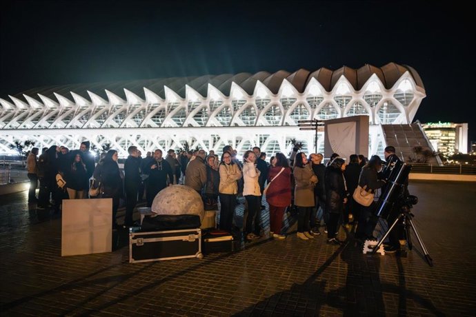 El Museu de les Ciències programa en abril actividades gratuitas de divulgación sobre astronomía, IA y concursos escolares