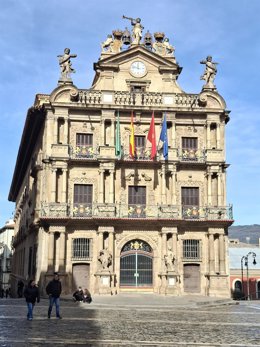 Archivo - Fachada del Ayuntamiento de Pamplona.