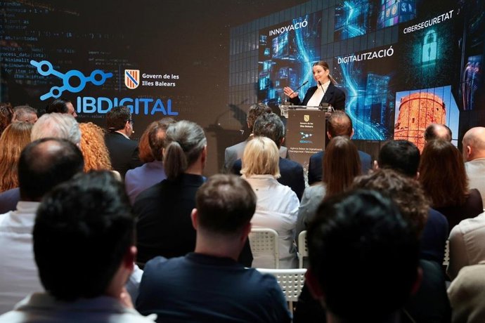 La presidenta del Govern, Marga Prohens, en la presentación de IB Digital