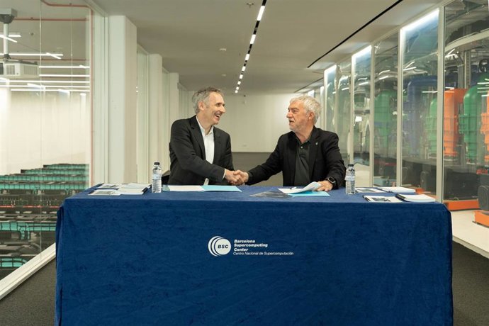 Almirall y el BSC firman el acuerdo.