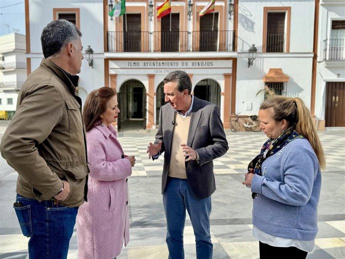El presidente del PP de Huelva, Manuel Andrés González, este lunes en Hinojos.