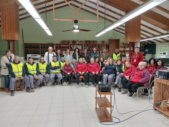 Encuentro con el alumnado de los proyectos PEF sobre informática y electricidad.