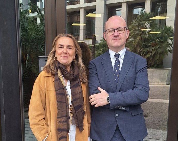 La gerente de Inpro, Carmen Quirós, y el delegado provincial del Instituto Nacional de Estadística (INE) en Sevilla, Alberto Iriarte.