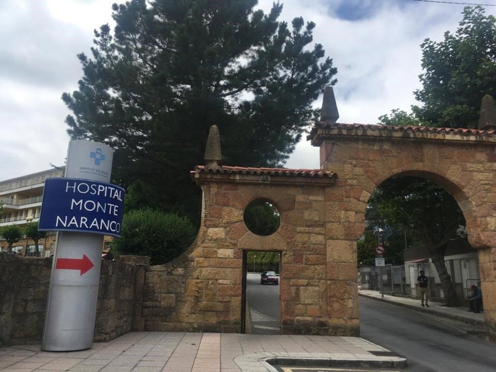 Archivo - Arco de entrada al Hospital Monte Naranco, en Oviedo.