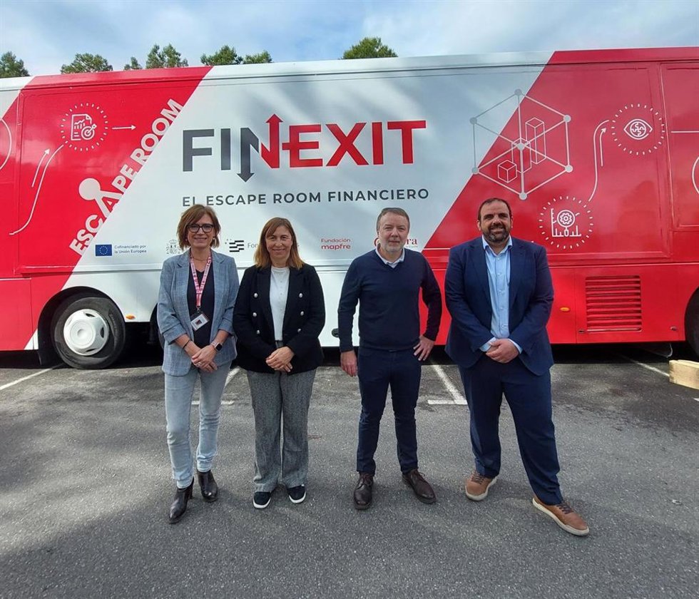 Rosa Carbonell, coordinadora territorial de FP de la Generalitat en Tarragona; Sílvia Subirats, directora del Institut Comte de Rius; Josep Oriol Fernández, director de Formació de la Cambra de Tarragona, y Raúl Díez, director regional de Fundació Mapfre