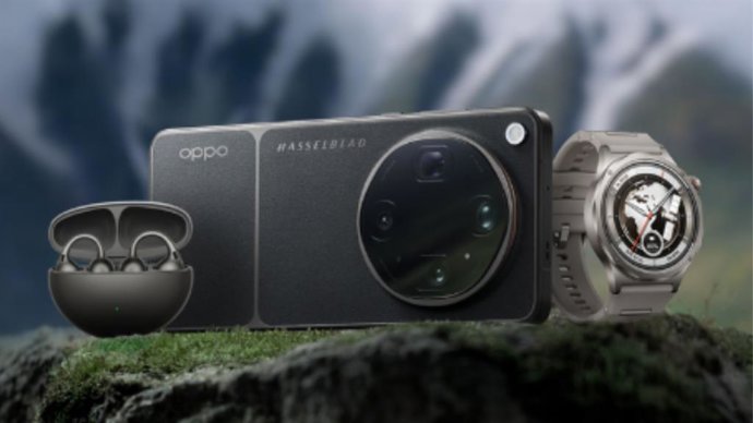 El OPPO Find X9 Ultra, junto al 'smartwatch' X3 y los auriculares Enco Clip2.