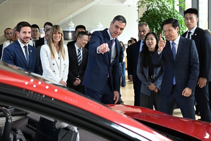 O presidente do Governo, Pedro Sánchez, visita a sede da Xiaomi em Pequim acompanhado de sua esposa, Begoña Gómez.