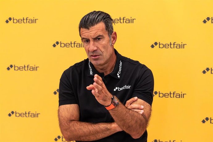 Archivo - El exfutbolista portugués Luis Figo, embajador de Betfair.