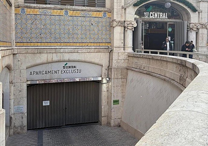 El Ayuntamiento de València instala el sistema de control de accesos de vehículos a la planta sótano del Mercat Central