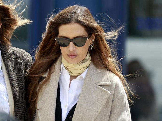 Sara Carbonero sale del tanatorio de su madre, Goyi Arévalo