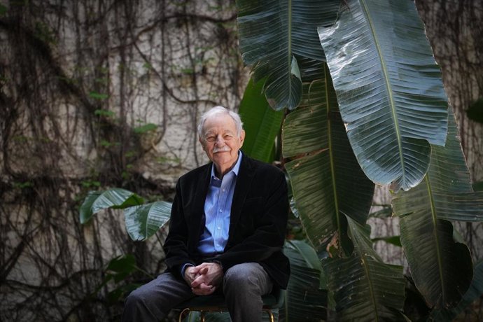 El escritor Eduardo Mendoza presenta la novela ‘La intriga del funeral inconveniente’, a 13 de abril de 2026, en Barcelona