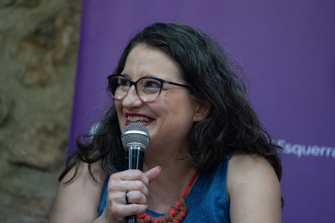 Archivo - La exvicepresidenta Primera, exconsellera de Igualdad y Políticas Inclusivas, y exportavoz del Gobierno de la Generalitat Valenciana, Mónica Oltra Jarque, interviene durante el seminario ‘Feminismo para avanzar en derechos y hacer país’, en la c