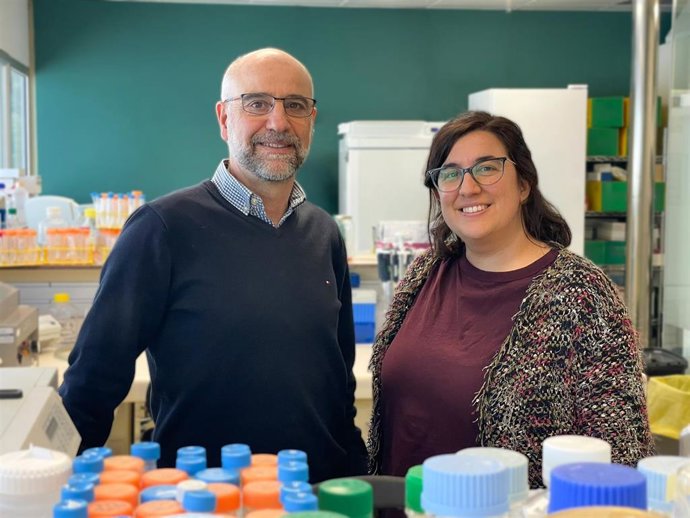 Los investigadores de IrsiCaixa que han participado en el estudio.