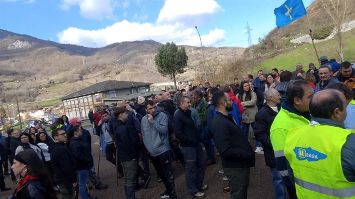 Concentración en La Franca (Ribadedeva) el pasado 29 de enero.