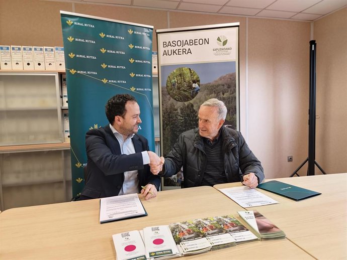 GEBE y Acción Social de Rural Kutxa impulsarán la gestión forestal sostenible en Gipuzkoa para frenar el abandono de los montes