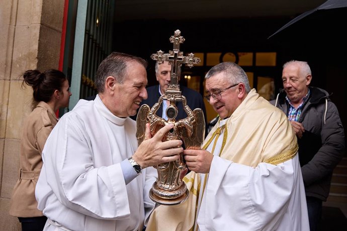 Visita del Ángel de Aralar al Ayuntamiento de Pamplona.