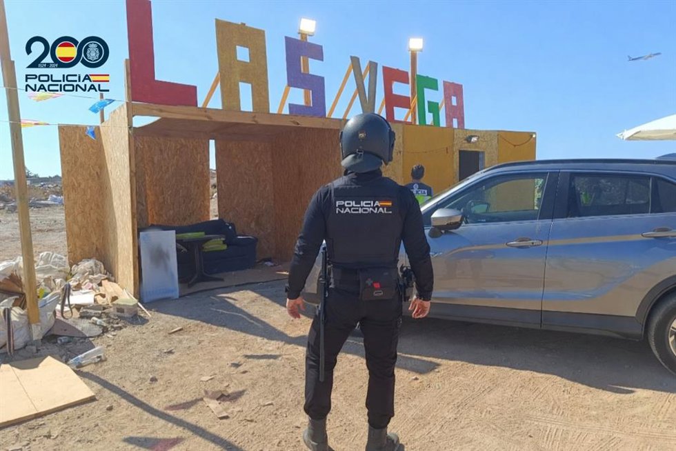 Archivo - Agentes de la Policía Nacional durante labores de prevención en Son Banya.