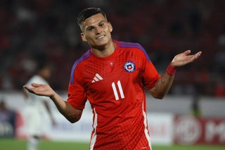 Archivo - Chile.- La reacción de Alexis al fichaje de Lucas Cepeda en el Elche