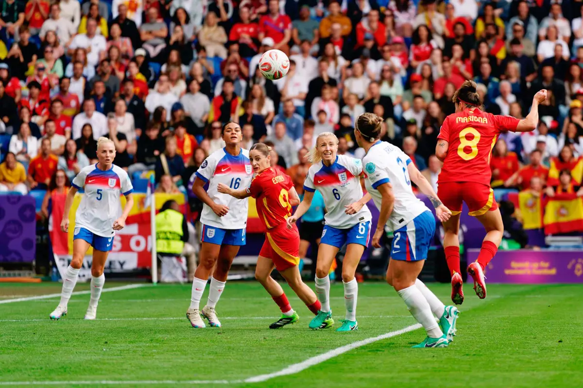 Mariona Caldentey cabecea el 1-0 en la final de la Eurocopa 2025 entre España e Inglaterra
