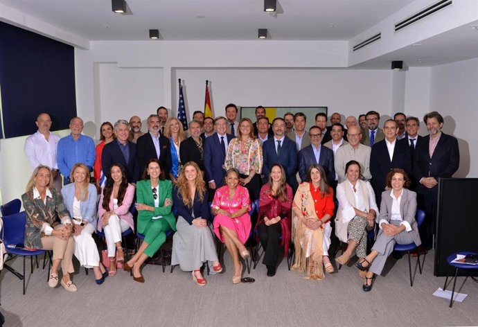 Encuentro del Ayuntamiento de Sevilla organizado por el Club Victoria en Miami.