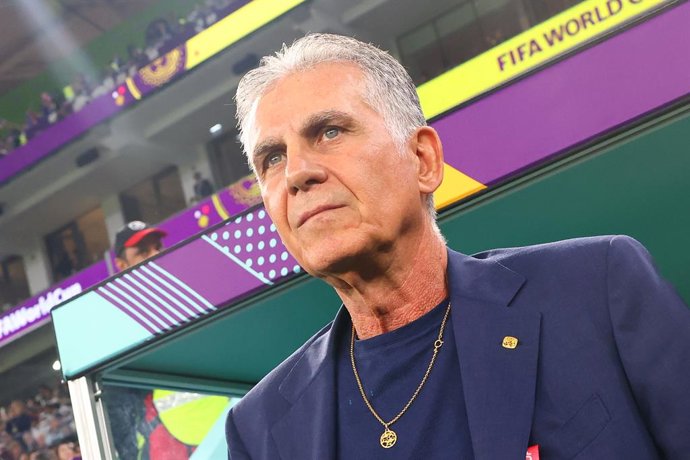 Archivo - FILED - 29 November 2022, Qatar, Doha: Iran coach Carlos Queiroz stands on the touchline during the FIFA World Cup Qatar 2022 Group B soccer match between Iran and USA at Al-Thumama Stadium. Queiroz has been confirmed as the new head coach of th
