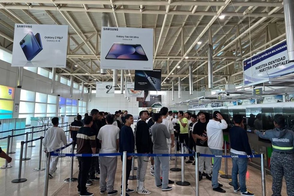 Venezolanos llegados de Estados Unidos en el 132º vuelo de deportación desde Estados Unidos acogido por la iniciativa del Estado venezolano Gran Misión Vuelta a la Patria