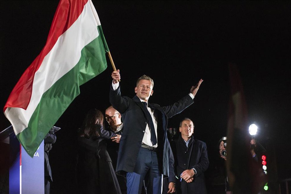 El ganador de las elecciones legislativas en Hungría, Péter Magyar