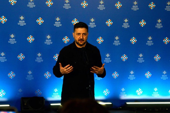 9 de abril de 2026, Uzhhorod, Região de Zakarpattia, Ucrânia: O presidente da Ucrânia, Volodymyr Zelenskyy, participa de uma reunião do Congresso de Autoridades Locais e Regionais subordinado ao presidente da Ucrânia em Uzhhorod, na região de Zakarpattia,