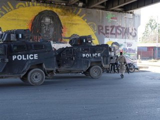 Archivo - Vehículos de la Policía Nacional de Haití (PNH)